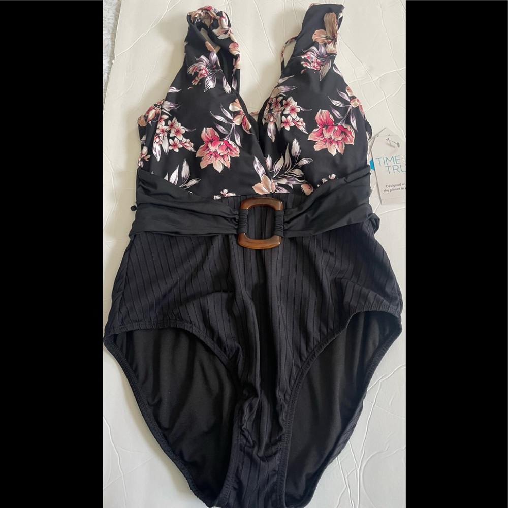Time and Tru Women's Floral Garden One Piece Swimsuit. Size M  (8-10) New